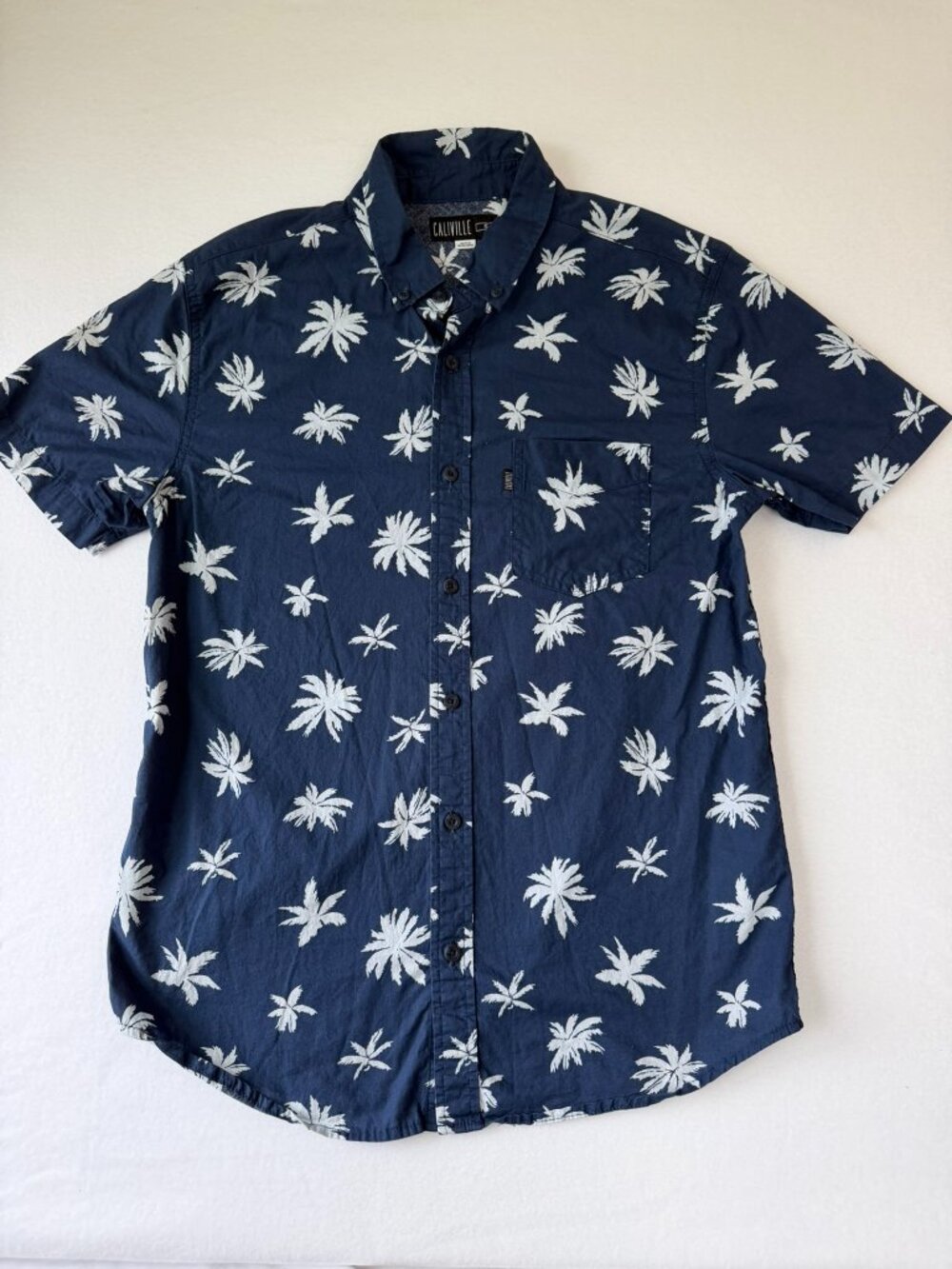 Caliville Navy Palm Tree Button‑Up Shirt – Men’s Small